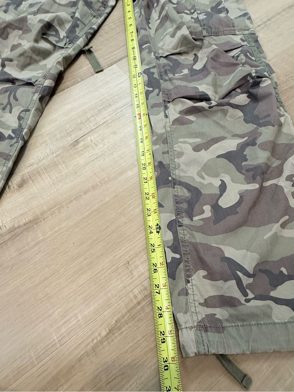 Abercrombie & Fitch Low Rise Ultra Loose Cargo Camo Pants Size 25 - Picture 4 of 8